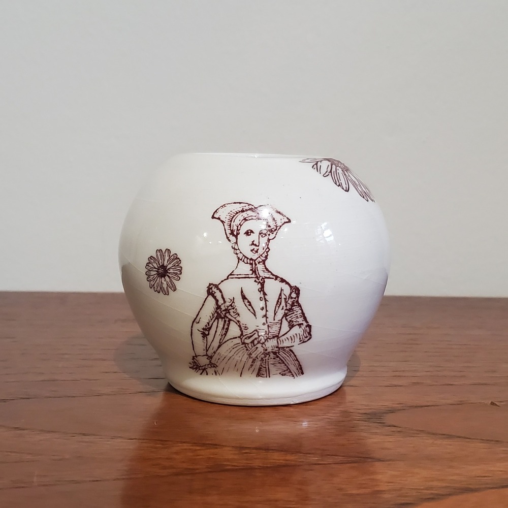 TT 19 Floral Butterfly Colonial Woman Porcelain Vase‎ Bud Decor